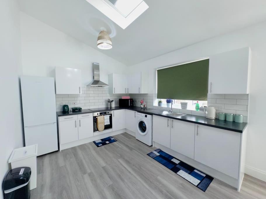 Cosy 1-Bed Flat 30Min To Central London & Parking Eksteriør bilde