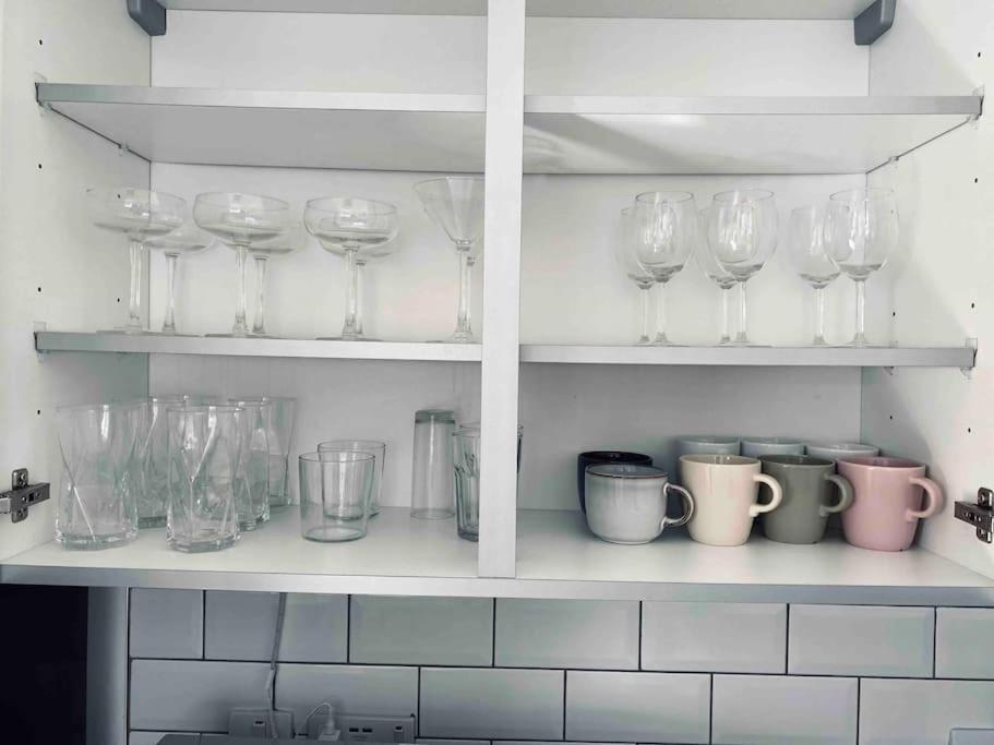 Cosy 1-Bed Flat 30Min To Central London & Parking Eksteriør bilde