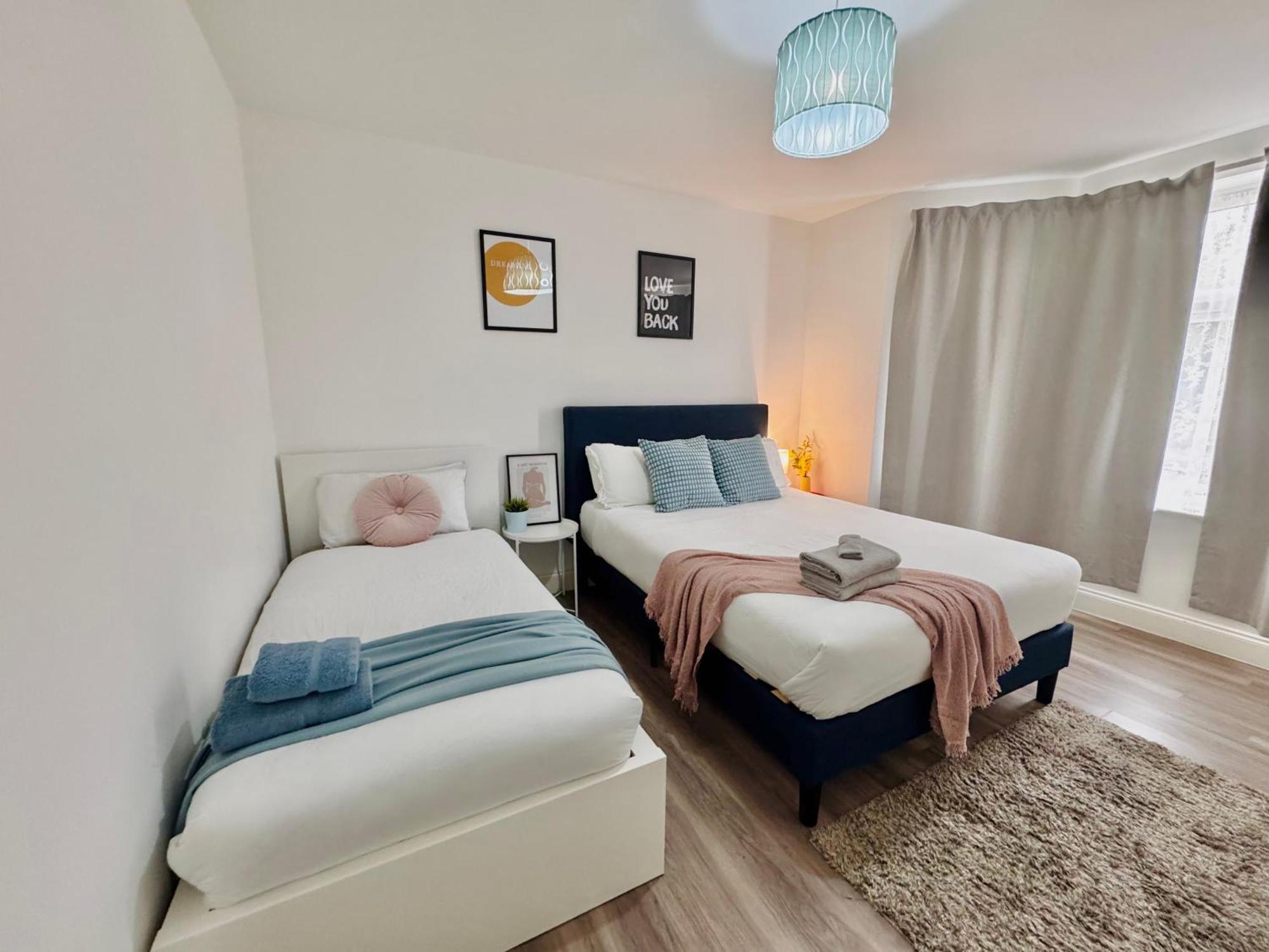 Cosy 1-Bed Flat 30Min To Central London & Parking Eksteriør bilde