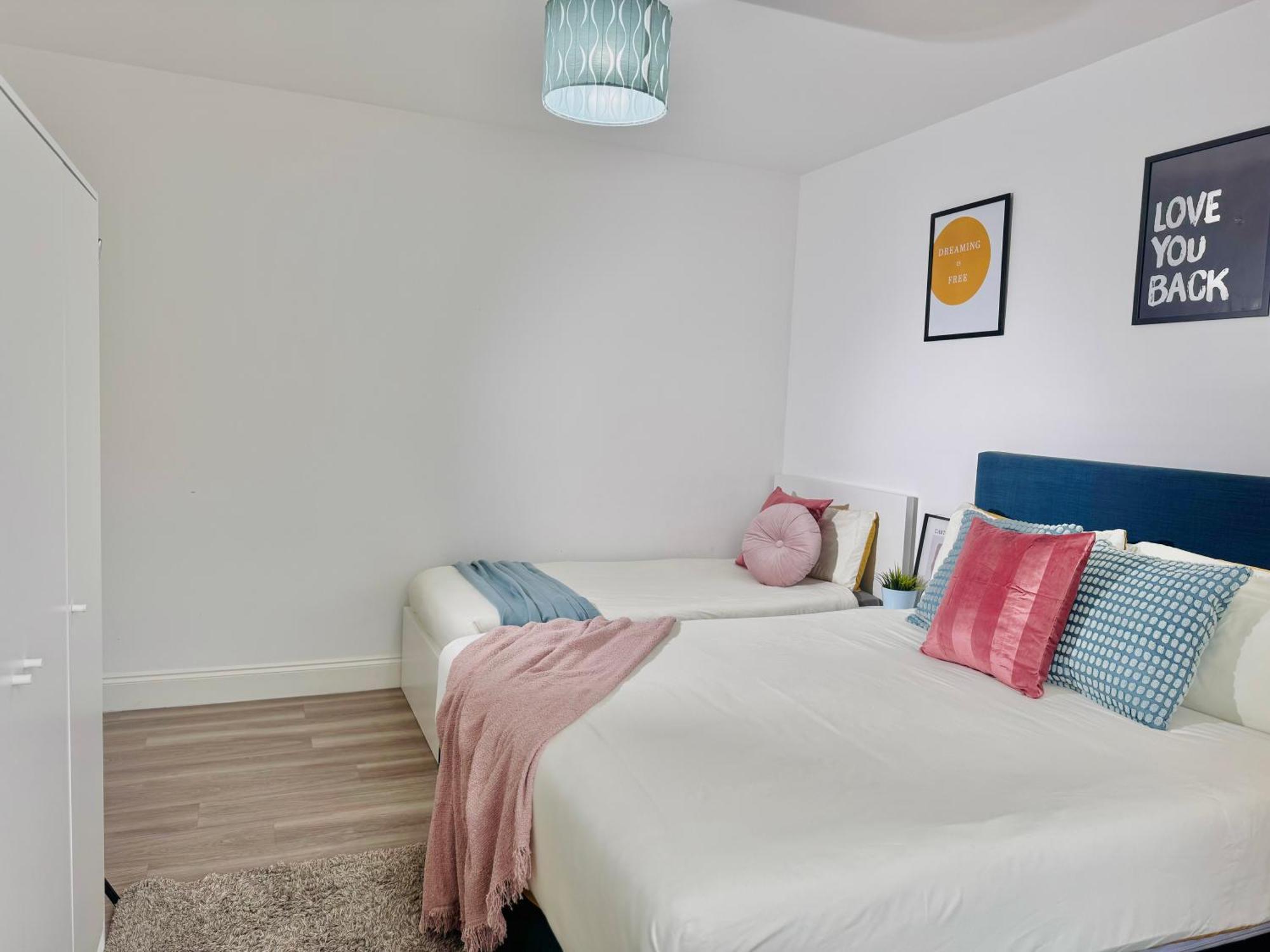 Cosy 1-Bed Flat 30Min To Central London & Parking Eksteriør bilde