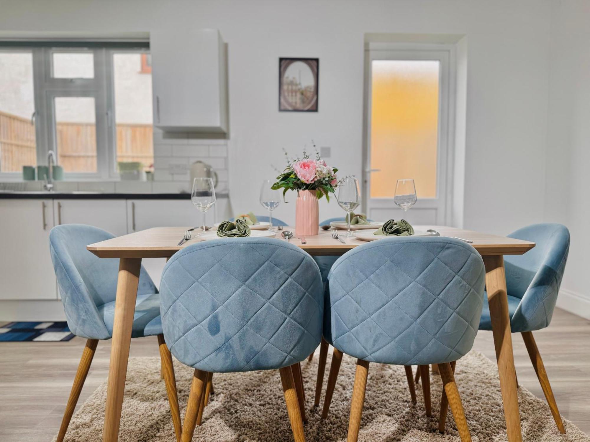 Cosy 1-Bed Flat 30Min To Central London & Parking Eksteriør bilde