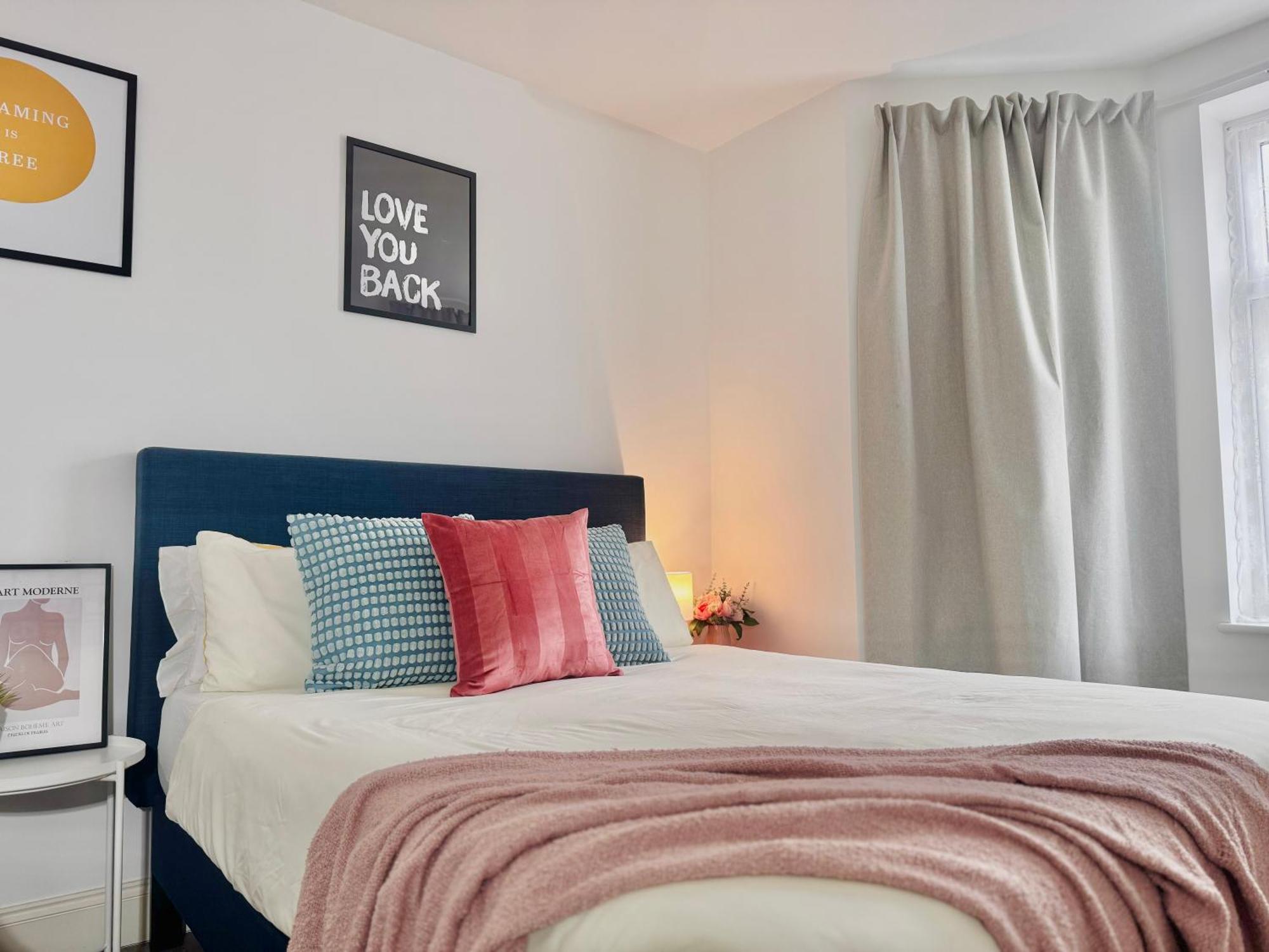 Cosy 1-Bed Flat 30Min To Central London & Parking Eksteriør bilde