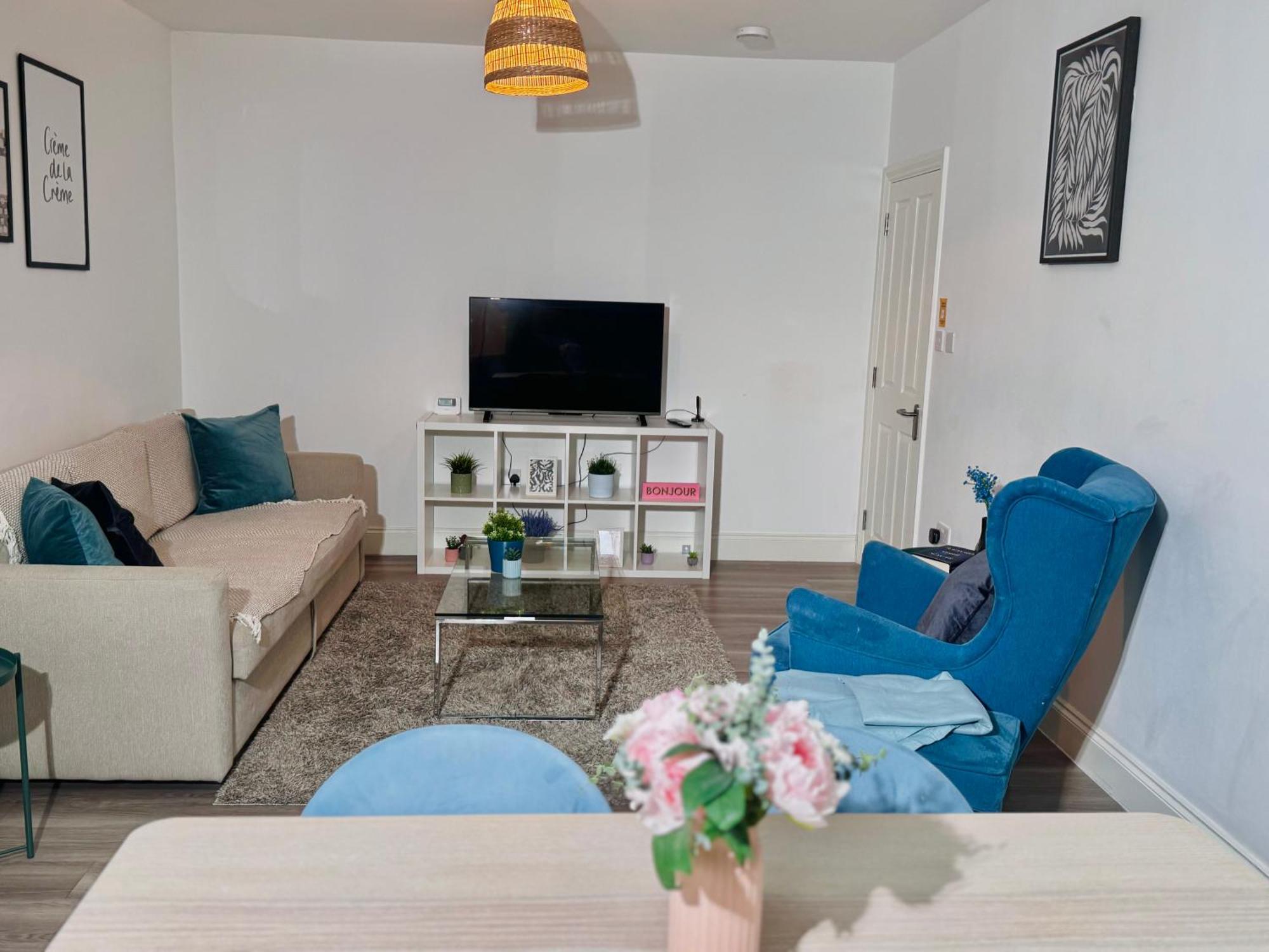 Cosy 1-Bed Flat 30Min To Central London & Parking Eksteriør bilde